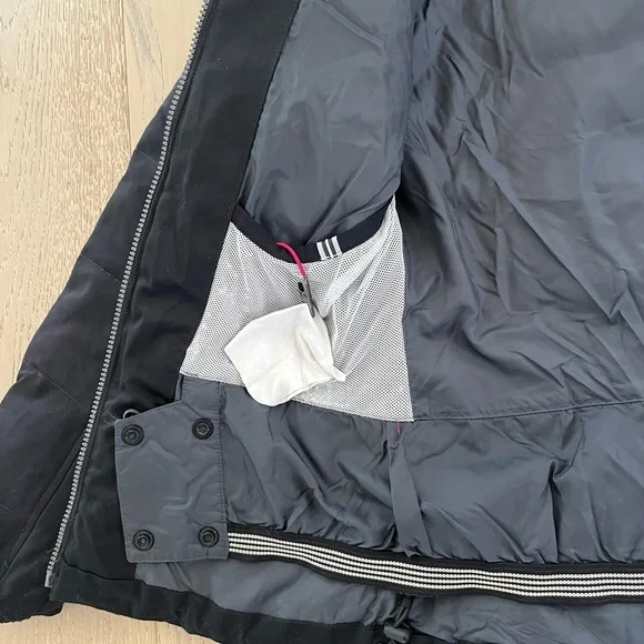 Obermeyer Women's Black Puffer Jacket- Y2K style - Picture 5 of 11